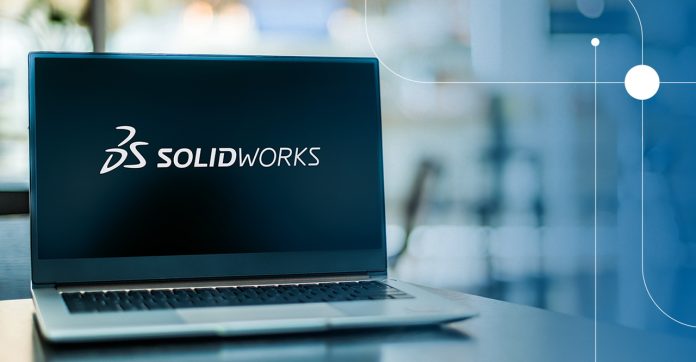 notebook aberto com logotipo da licença solidworks na tela